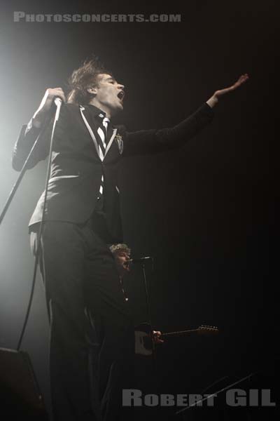 THE HIVES - 2008-04-20 - PARIS - Zenith - Per Almqvist - Niklas Almqvist